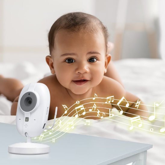 Camera bébé et bébé qui sourit