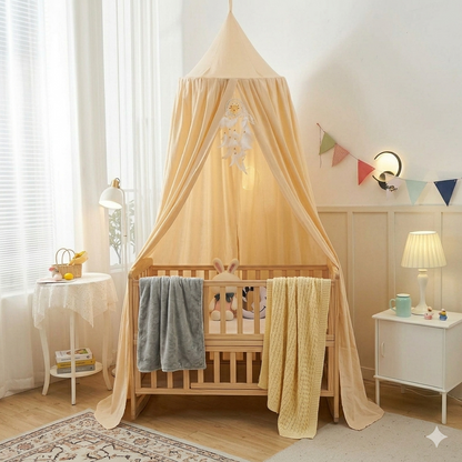 ciel de lit beige et berceau
