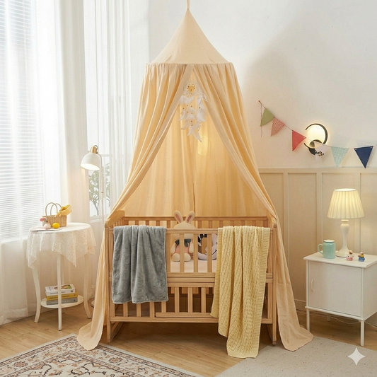 ciel de lit beige et berceau