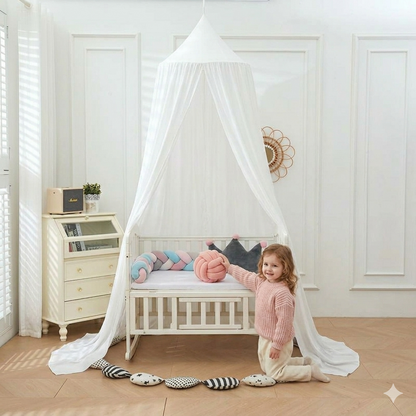 ciel de lit blanc et enfant