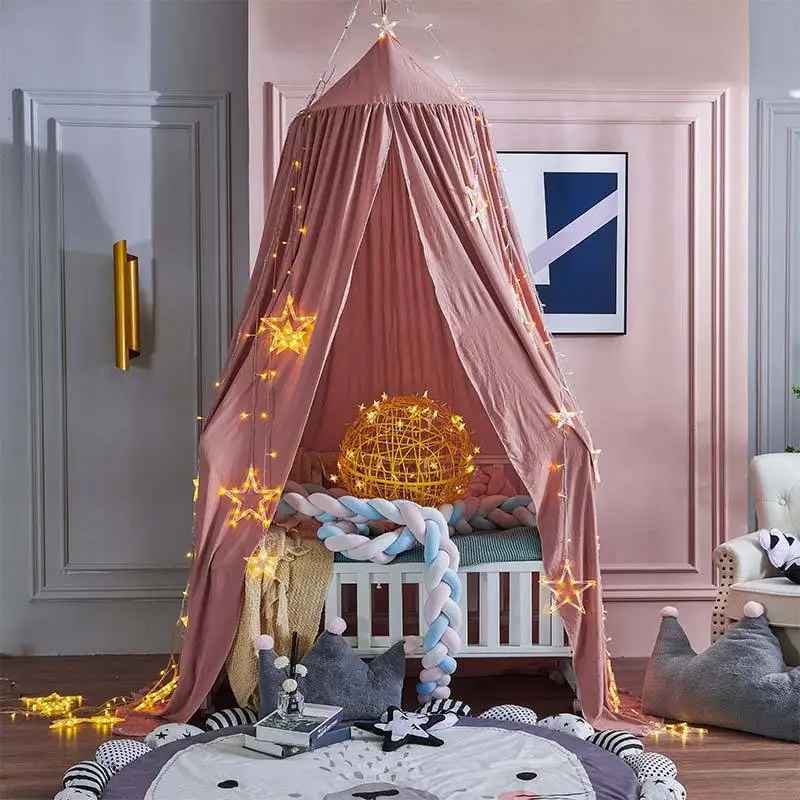 ciel de lit vieux rose avec berceau