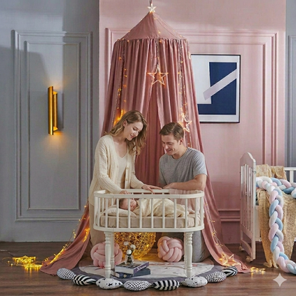 ciel de lit vieux rose avec parents et bébé