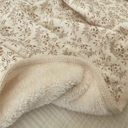Couverture bébé fleurs beiges