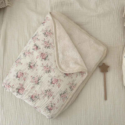 Couverture bébé fleurs roses