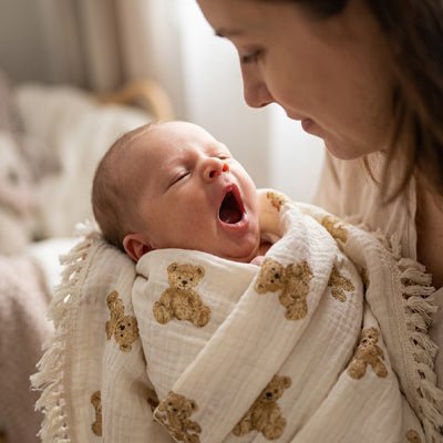 couverture bébé mon ourson mousseline ultra douce bébé qui baille