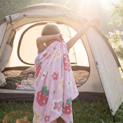 Couverture enfant motifs fraises