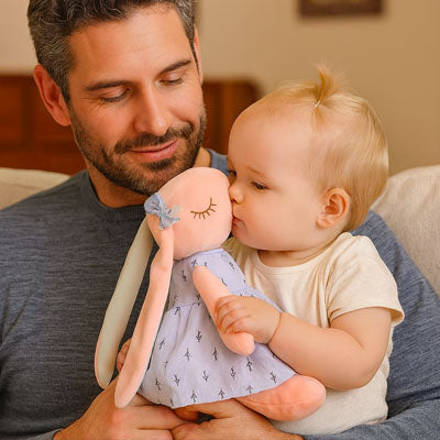 doudou lapin robe bleue avec bébé