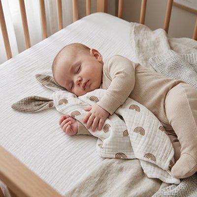 Doudou lapin coton mousseline arc en ciel beige
