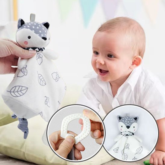 Doudou renard avec hochet et bébé qui sourit