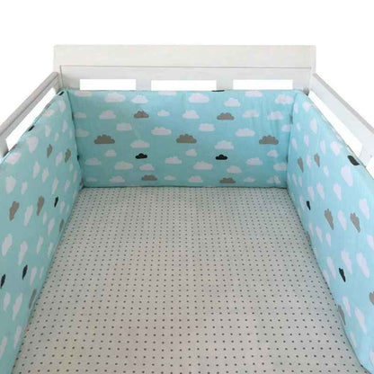 Tour de lit bébé | Bleu avec nuages - Pare - chocs une pièce 200 cm x 30 cm - L'Univers de Babychou
