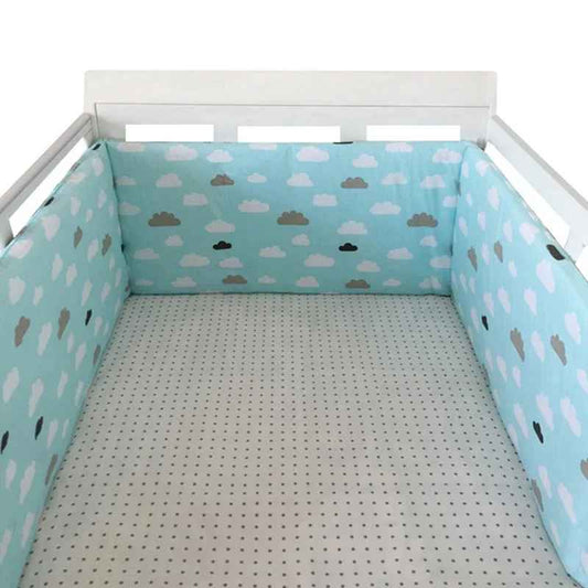 Tour de lit bébé | Bleu avec nuages - Pare - chocs une pièce 200 cm x 30 cm - L'Univers de Babychou