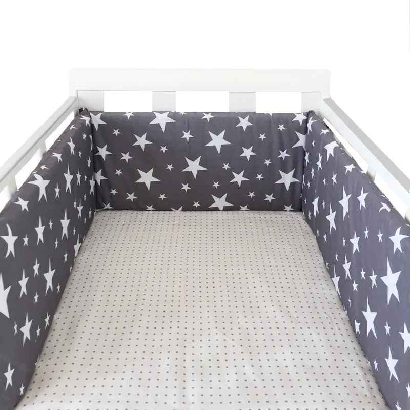 Tour de lit bébé | Gris avec étoiles blanches - Pare - chocs une pièce 200 cm x 30 cm - L'Univers de Babychou