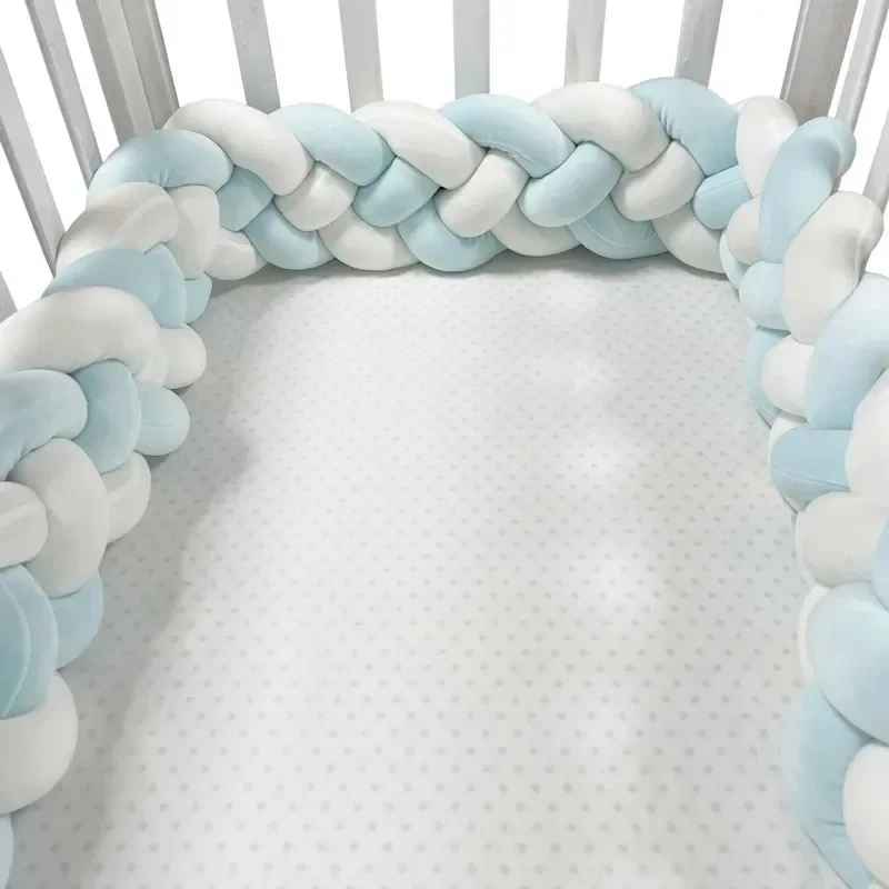 Tresse de lit blanche et bleue Pare - chocs de lit 