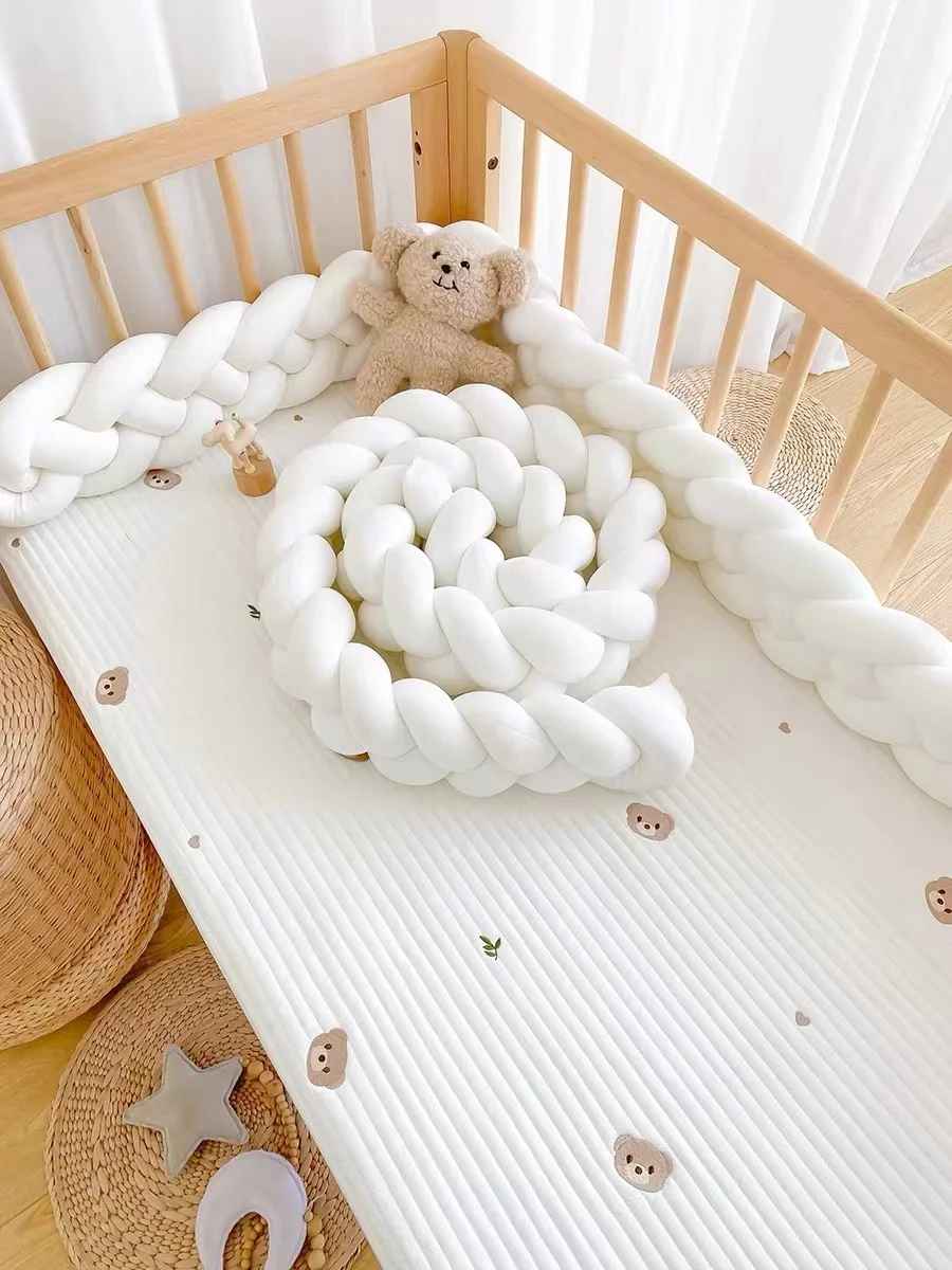 Tresse de lit blanche | Pare - chocs de lit - L'Univers de Babychou
