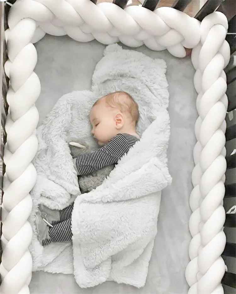 Tresse de lit blanche | Pare - chocs de lit - L'Univers de Babychou